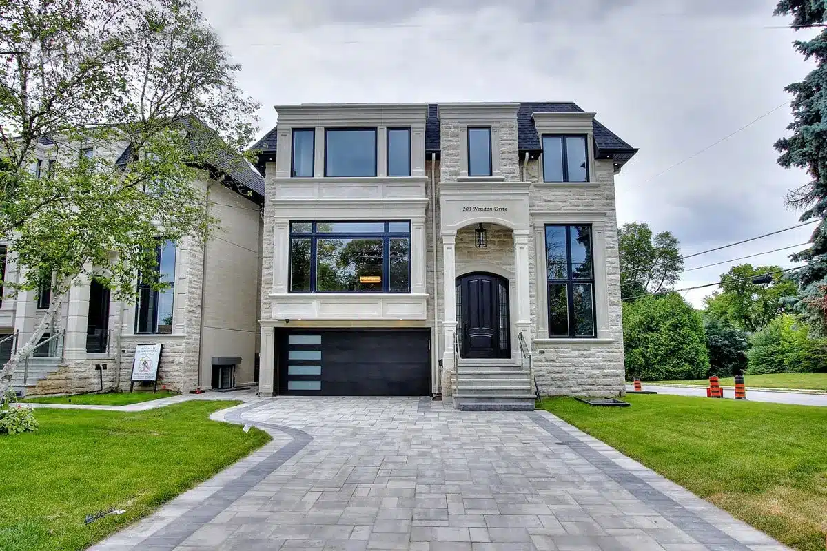 203 Newton Dr, North York